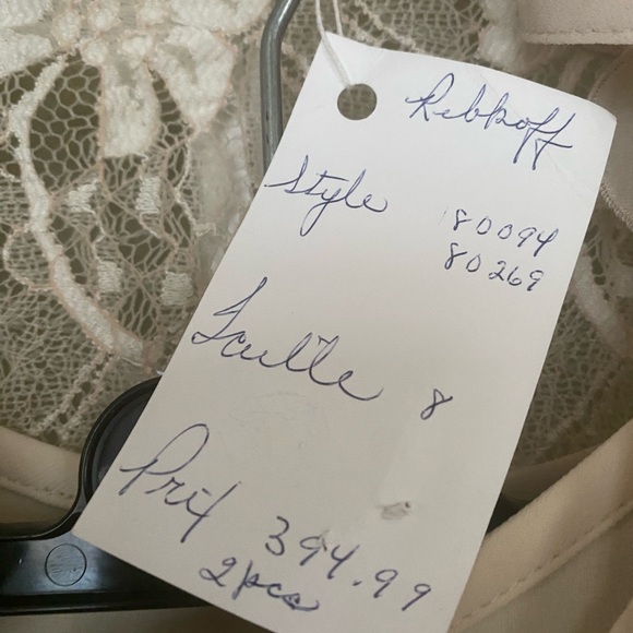 2 piece lace top and crepe skirt. Elastic waist band. Brand new. Size 8 US - Picture 6 of 6